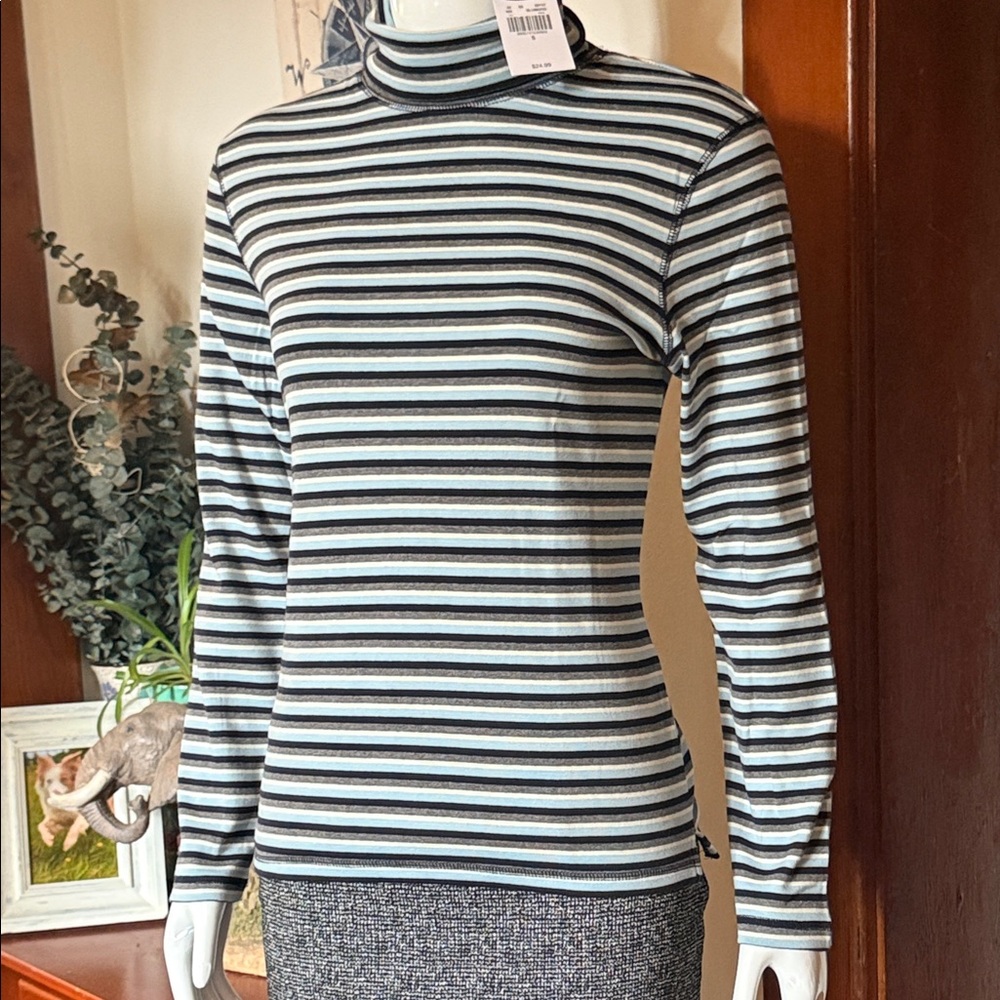 NWT northern reflections size small cotton Striped Turtleneck Women Top